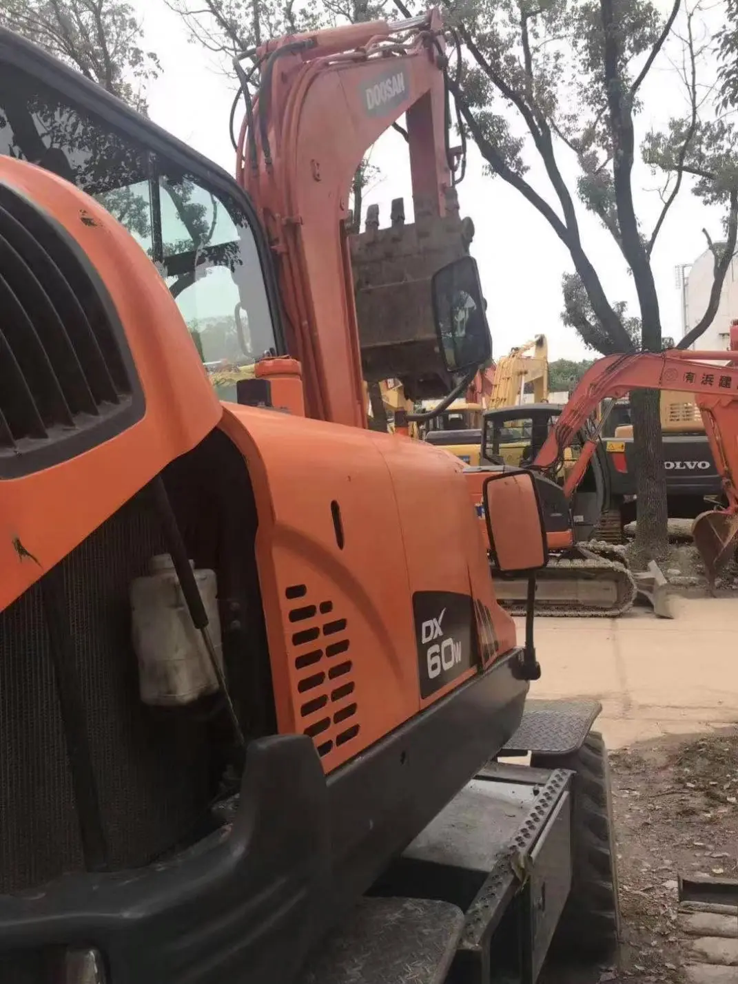 Used 6 ton earth-moving machinery engineering construction machinery Doosan DX60W wheel excavator