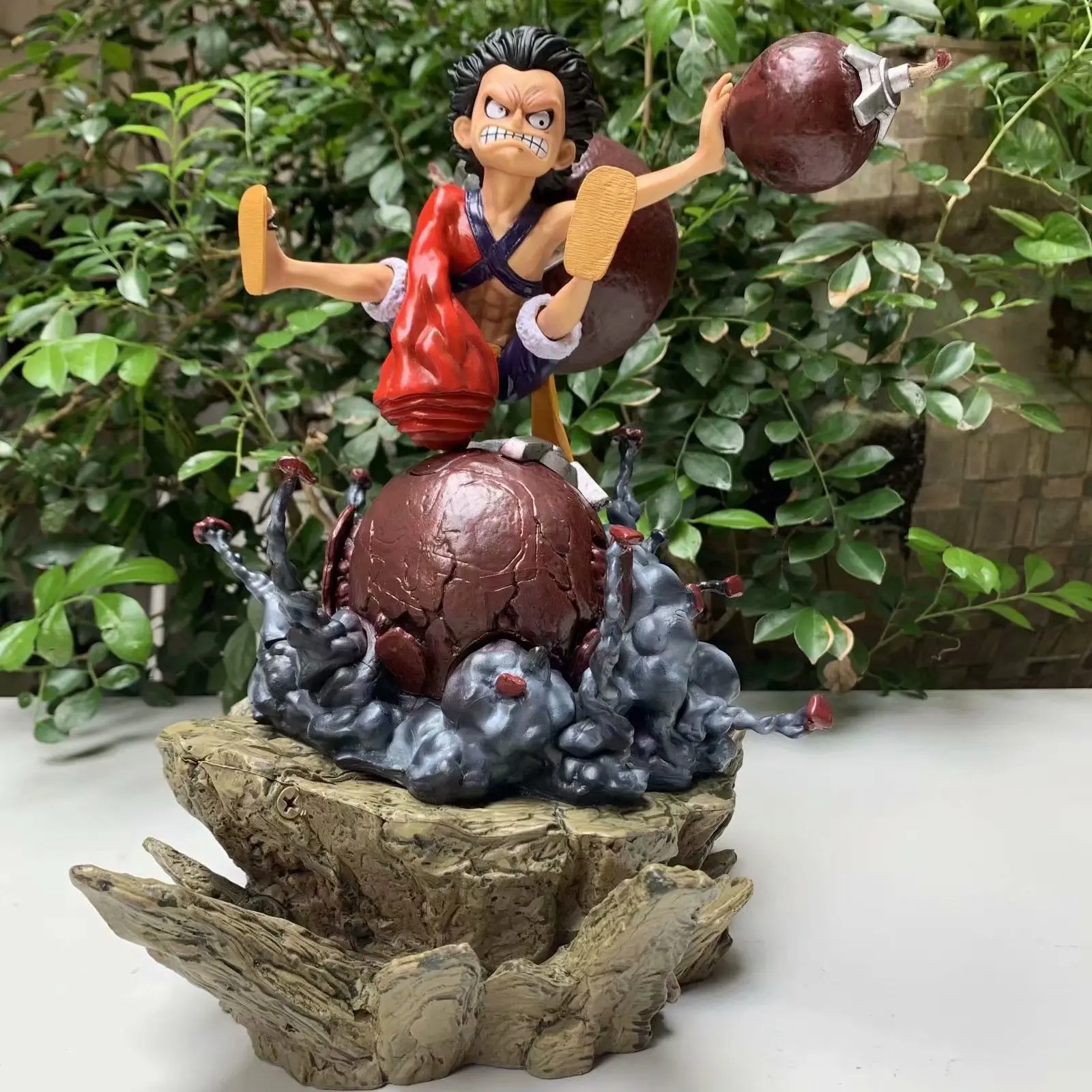 30cm GK one pieces Monkey D Luffy action figure Bomb in hand Scene statue PVC model toy for gifts