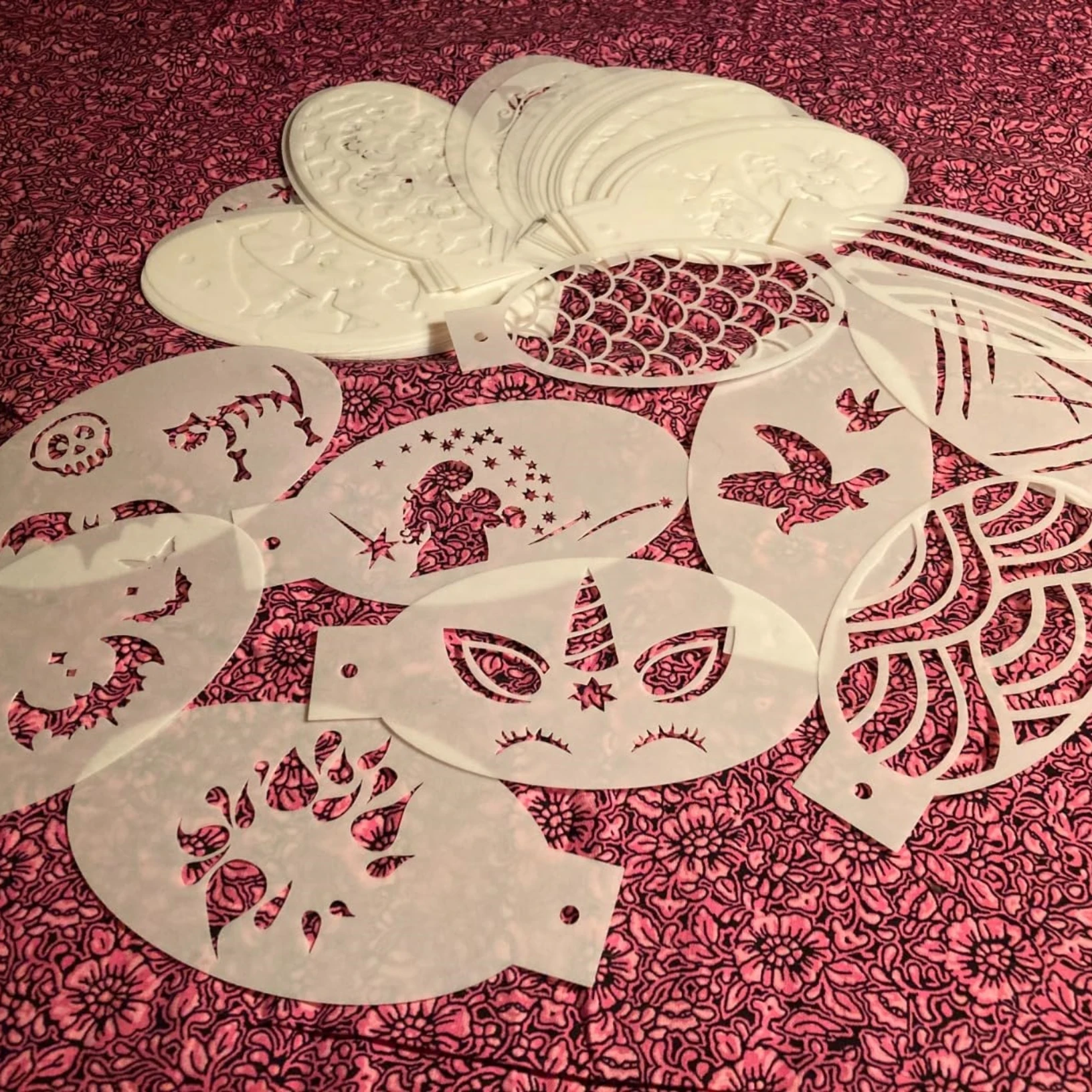 KHY Private logo PET Tattoo Templates Reusable Waterproof Face Paint finger Stencils Body Art set for Halloween Makeup