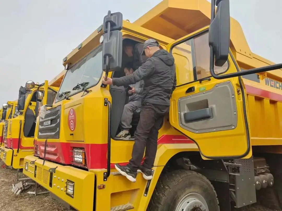 90ton сверхмощный 6x4 карьерный грузовик 60ton Полезная нагрузка LT90 внедорожный ширококузовный самосвал для продажи