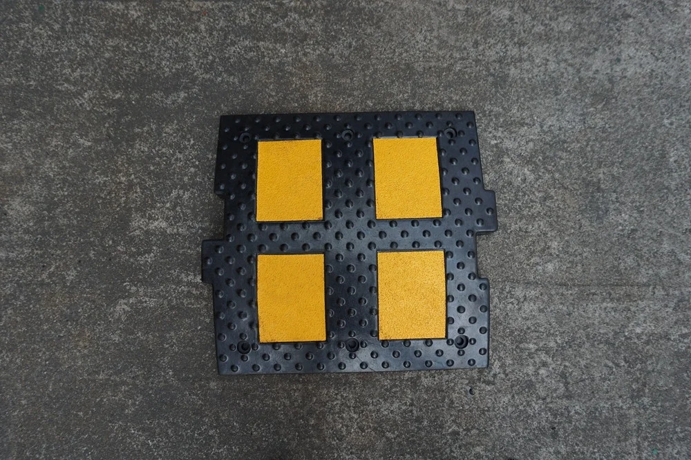 500X500X50Mm New Durable Vehicle Slow Down Rubber Car Road Rumble Strip Safety Speed Bump