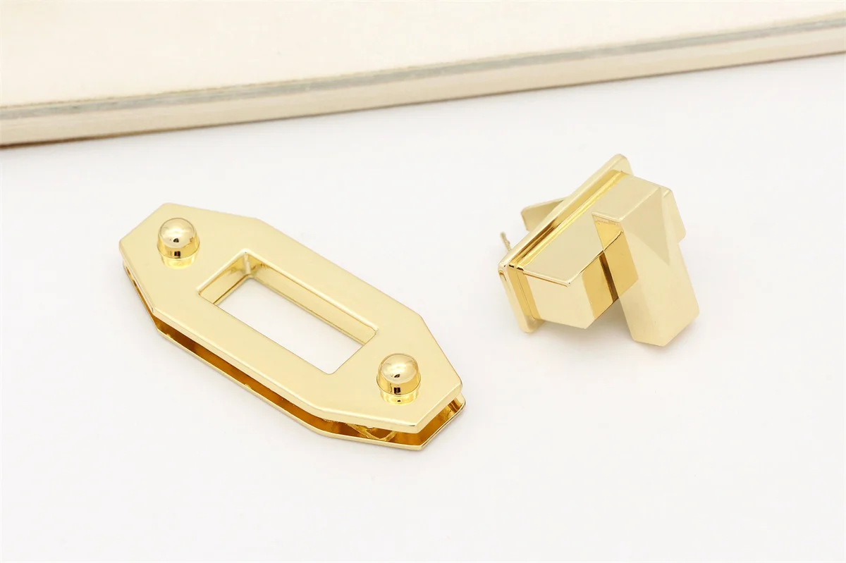 Custom design Twist Lock Fashion bag  Gold Purse Locks Metal bags hardware Handbag Lock Hardware for Bags