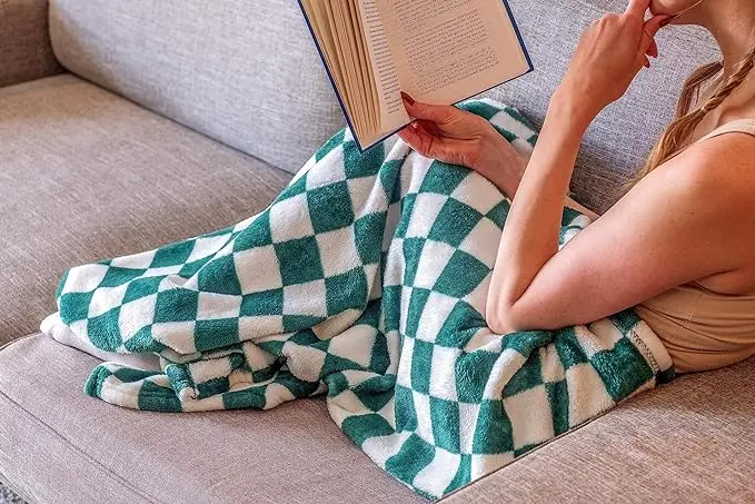 OEM 100% Polyester 4-in-1 Soft Checkerboard Pattern Plaid Travel Blanket with Portable Zipper Bag Custom Logo