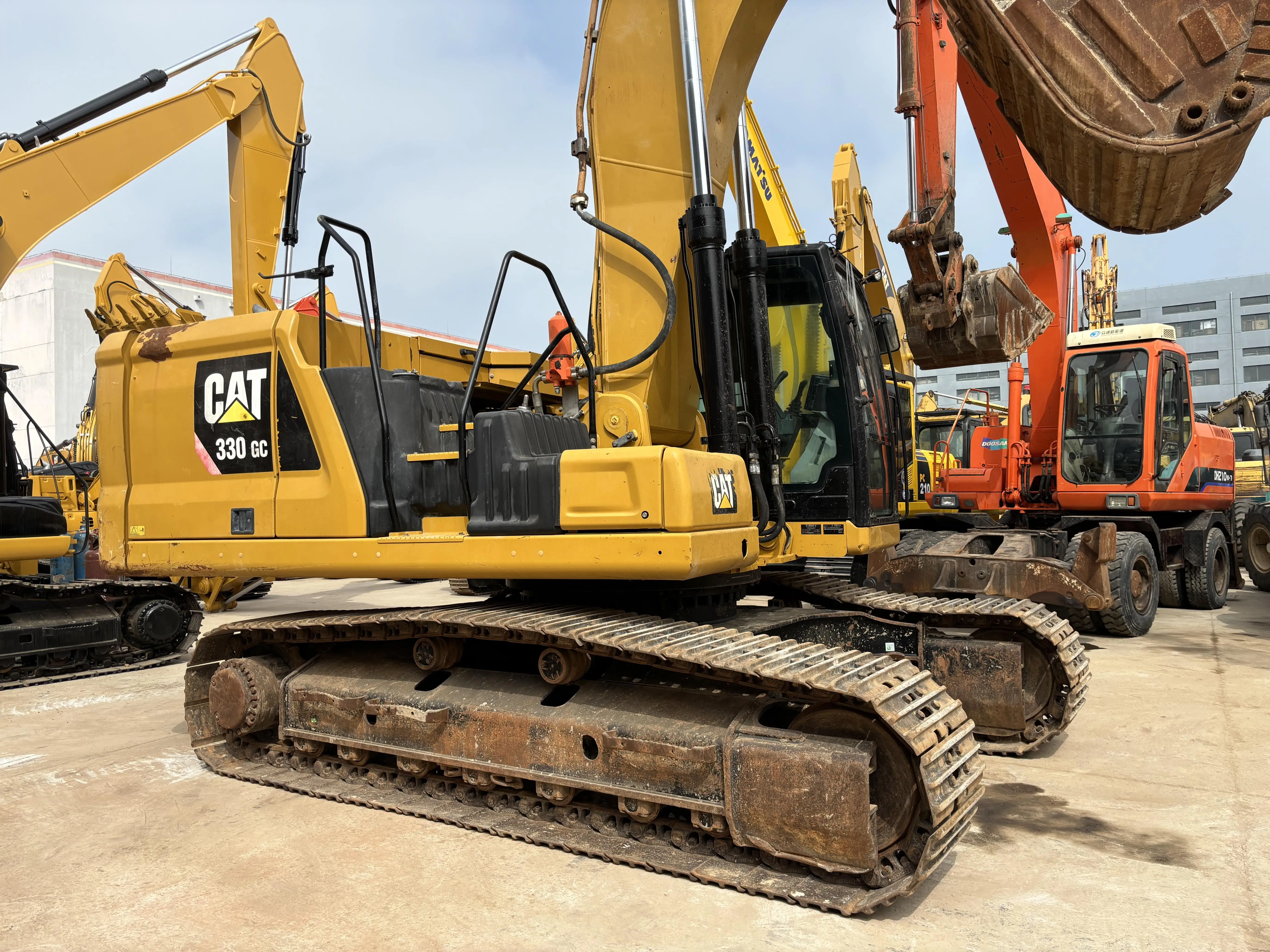 2019 cat 330gc excavator original condition 330 gc 6 cylinders 30 ton construction machinery in China shanghai caterpillar sale