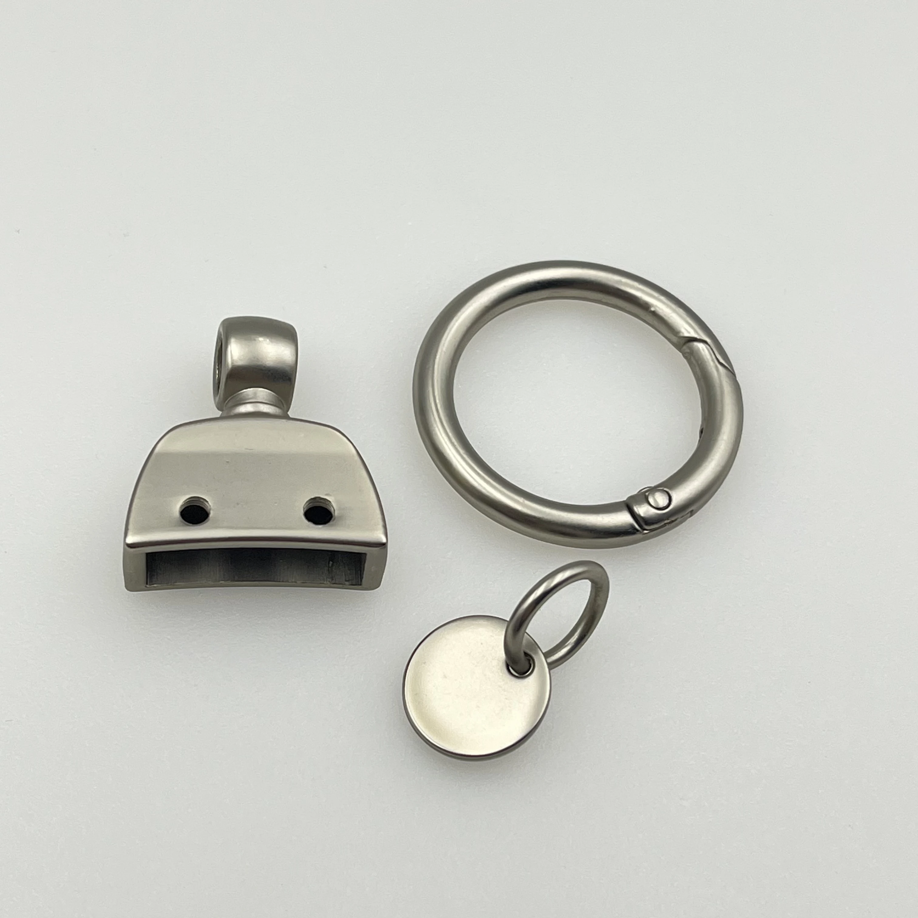 Lingzhen Zinc Alloy Electroplated Car Key chain Pendant Accessories Leather Key chain Hardware Wholesale DIY D Horseshoe Buckle