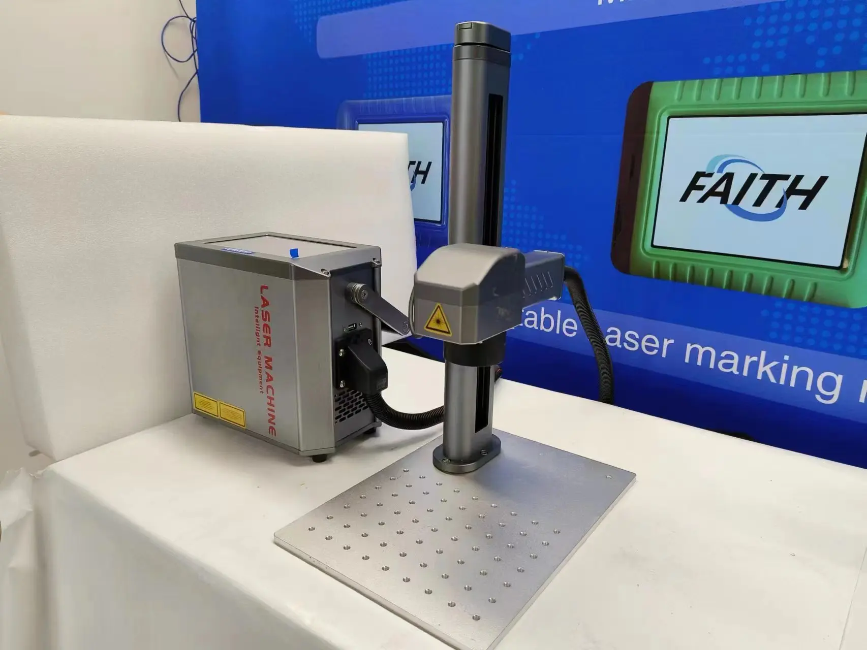 20w30w50w Portable Handheld  Fiber Laser Engraver Marking Machine For Date Logo  handheld laser marking