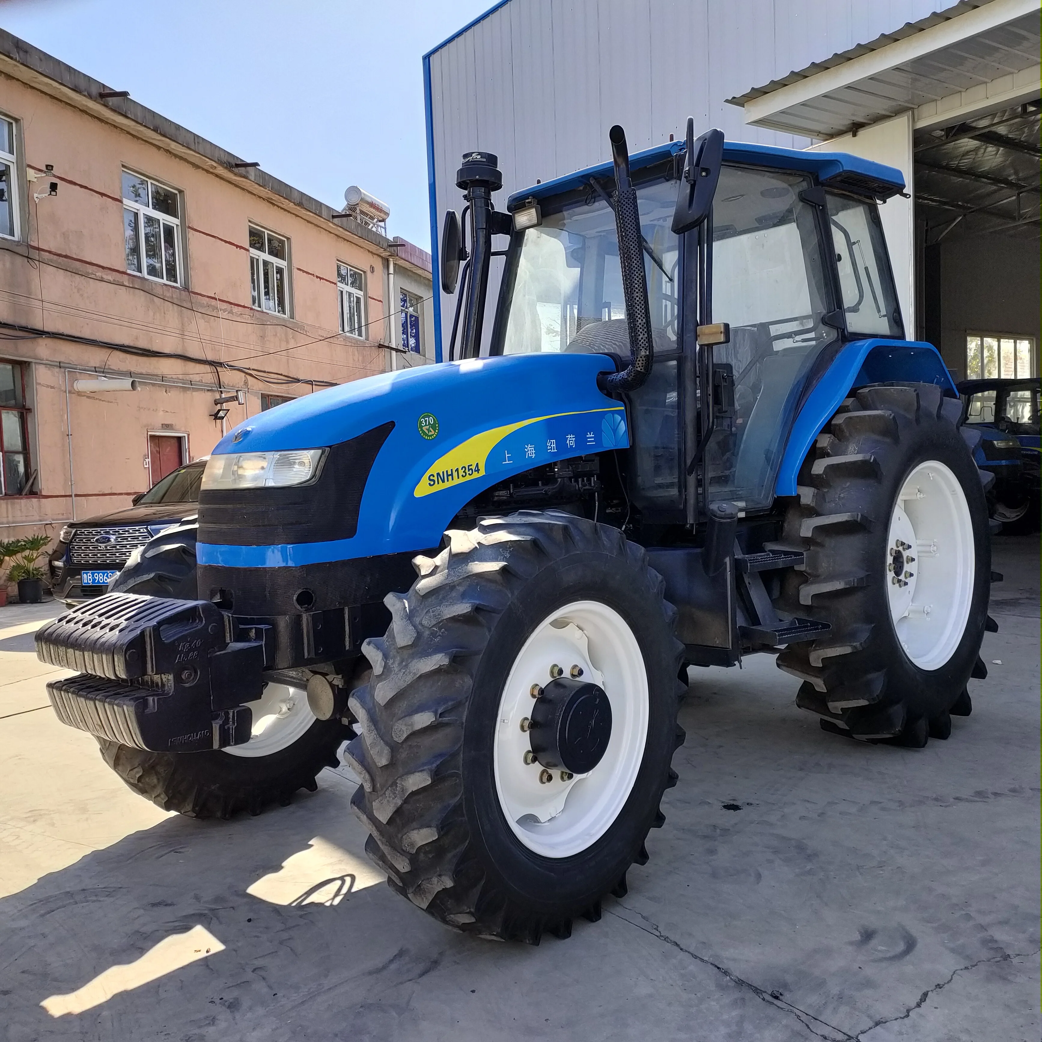 135HP 4WD cheap farm tractor NEW HOLLAND SNH1354 used tractor