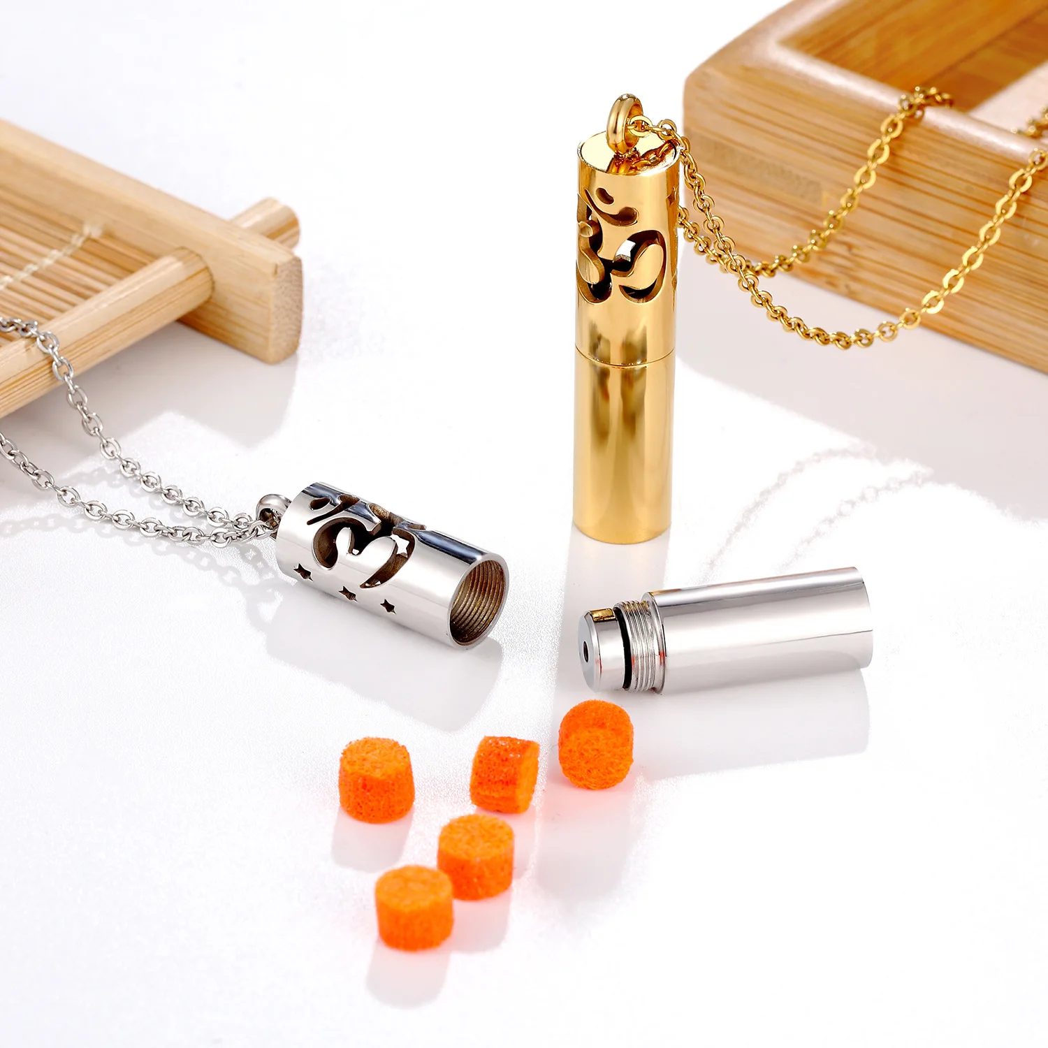 Fashion cylindrical open stainless steel perfume bottle pendant aromatherapy bottle titanium steel oil bottle necklace