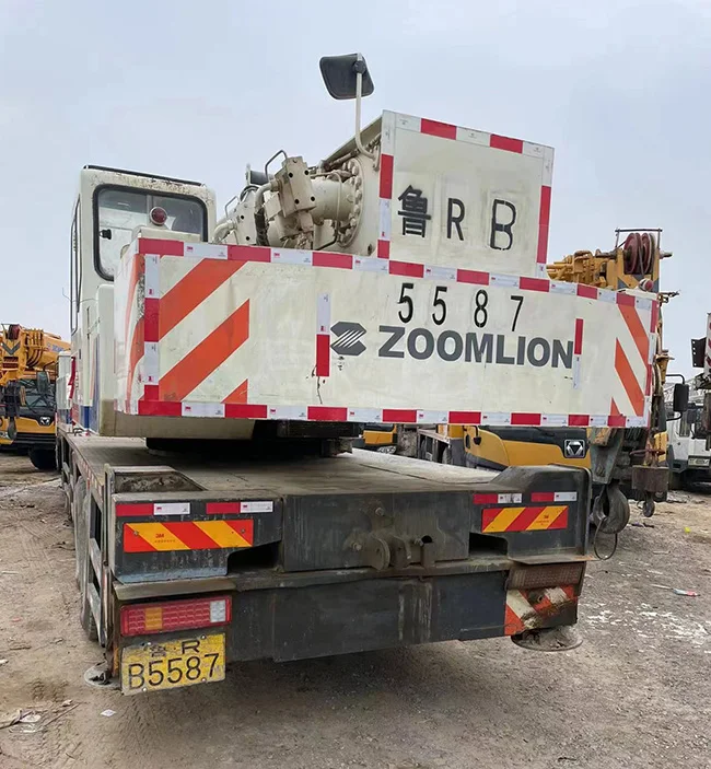 Б/у грузовой кран zoomlion 30 тонн распродажа б/у QY30V 30t хорошее