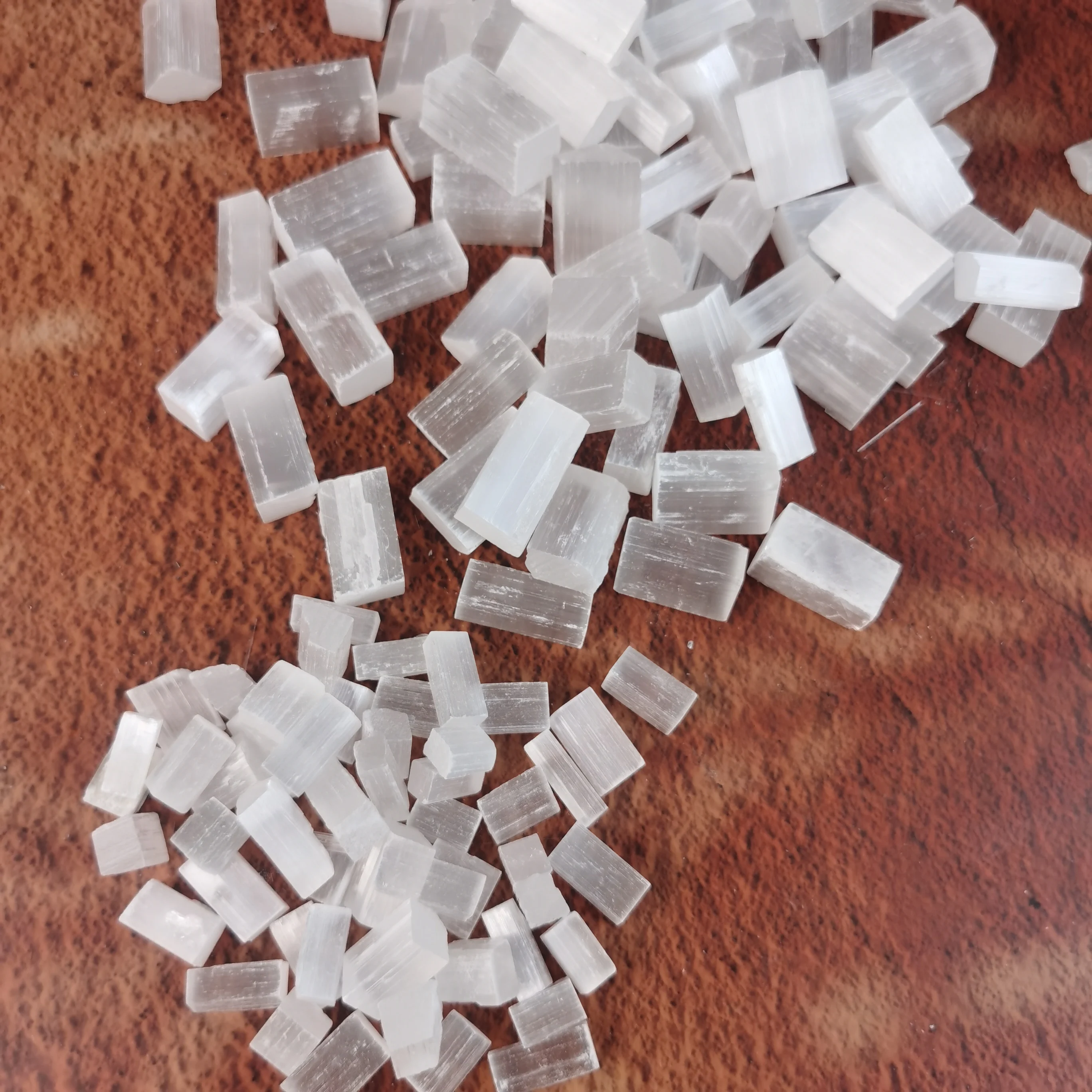 Wholesale Natural Crystal Healing Chakra Stone Meditation Raw Crystal Rough Selenite Stone