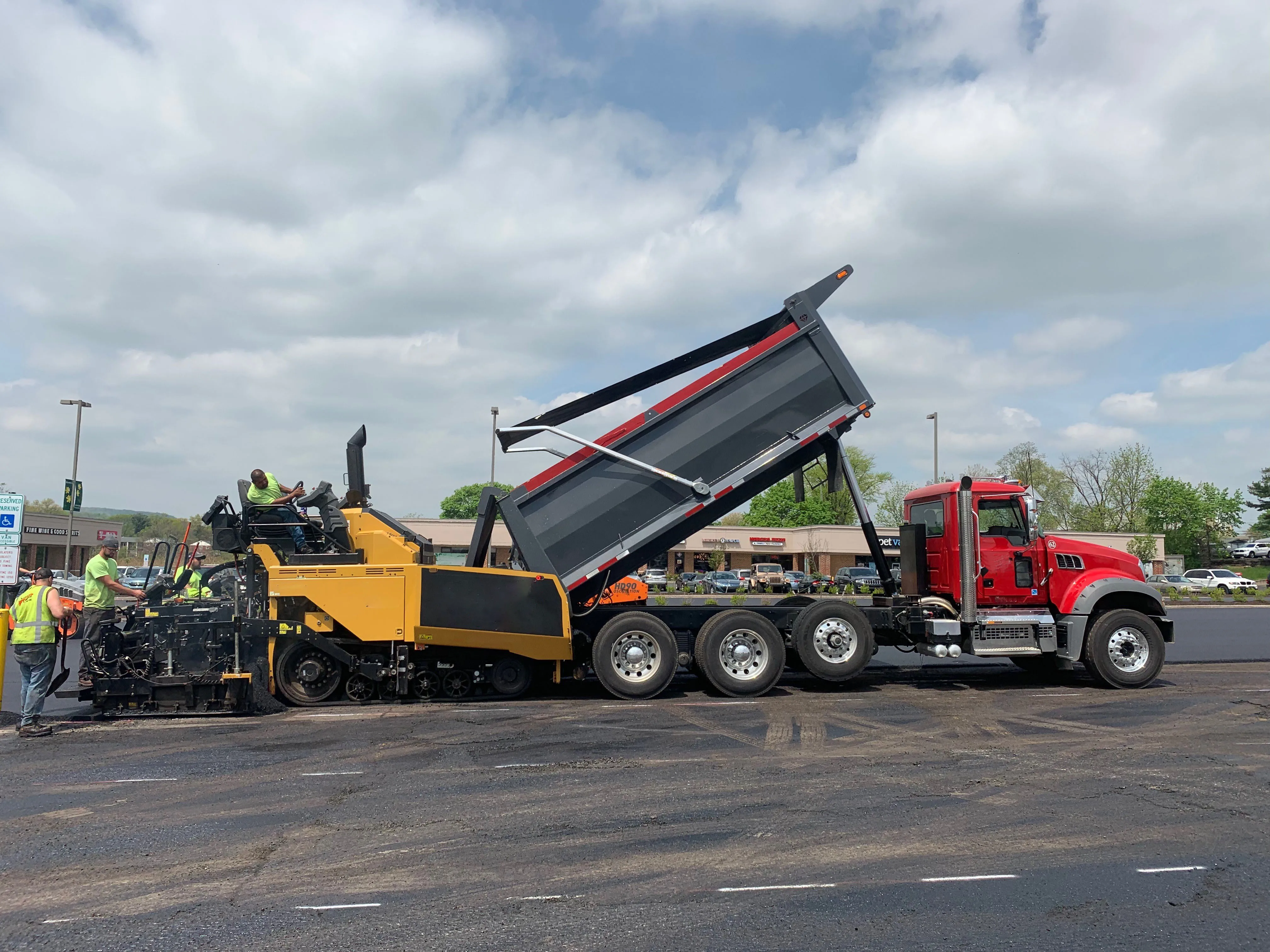 Hot sale Top brand 9M asphalt paver Road Construction Machine SMP90C-6 asphalt paving machine high efficiency safe and reliable