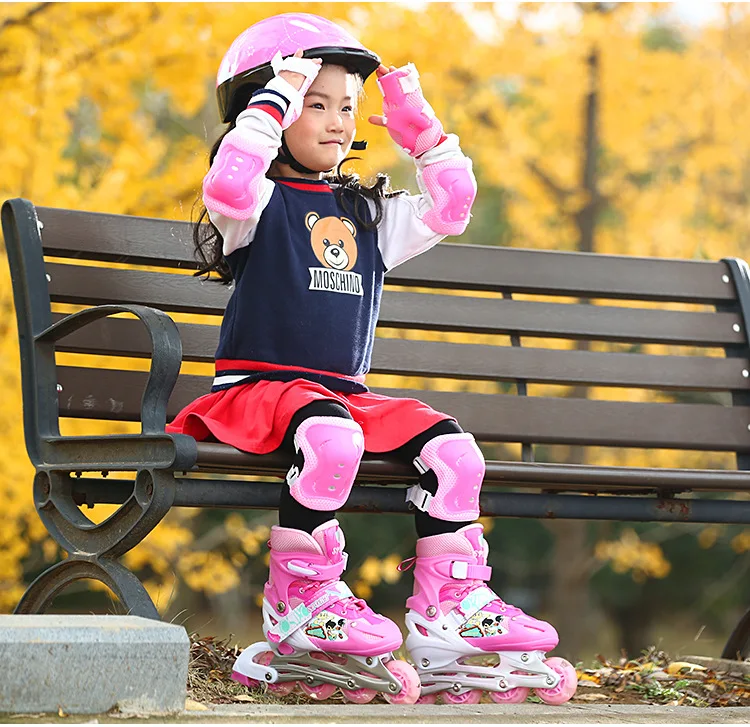 Оптовая продажа детская Регулируемая специальная Встроенная обувь со светодиодной вспышкой роликовые коньки ПВХ защитный шлем наборы для детей