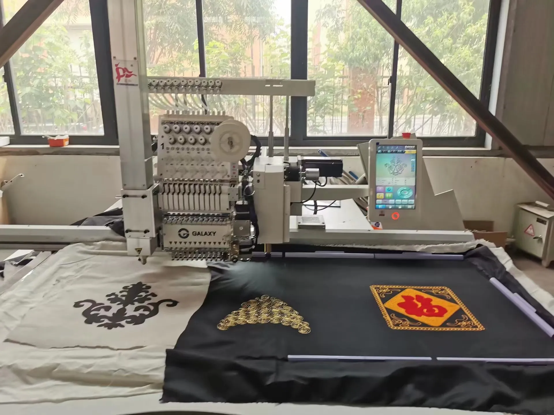 Многофункциональная 600*1200 мм 1201 плоская + синелловая вышивальная машина лазерная резка с легкой кодировкой и лазерной резкой