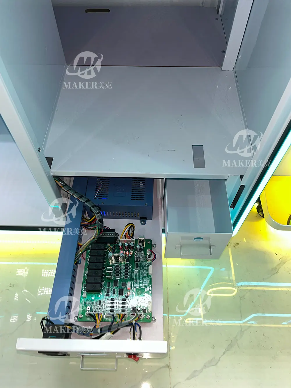 MAKER Factory Discount Hot Sale Plastic 1 Person Game Machine