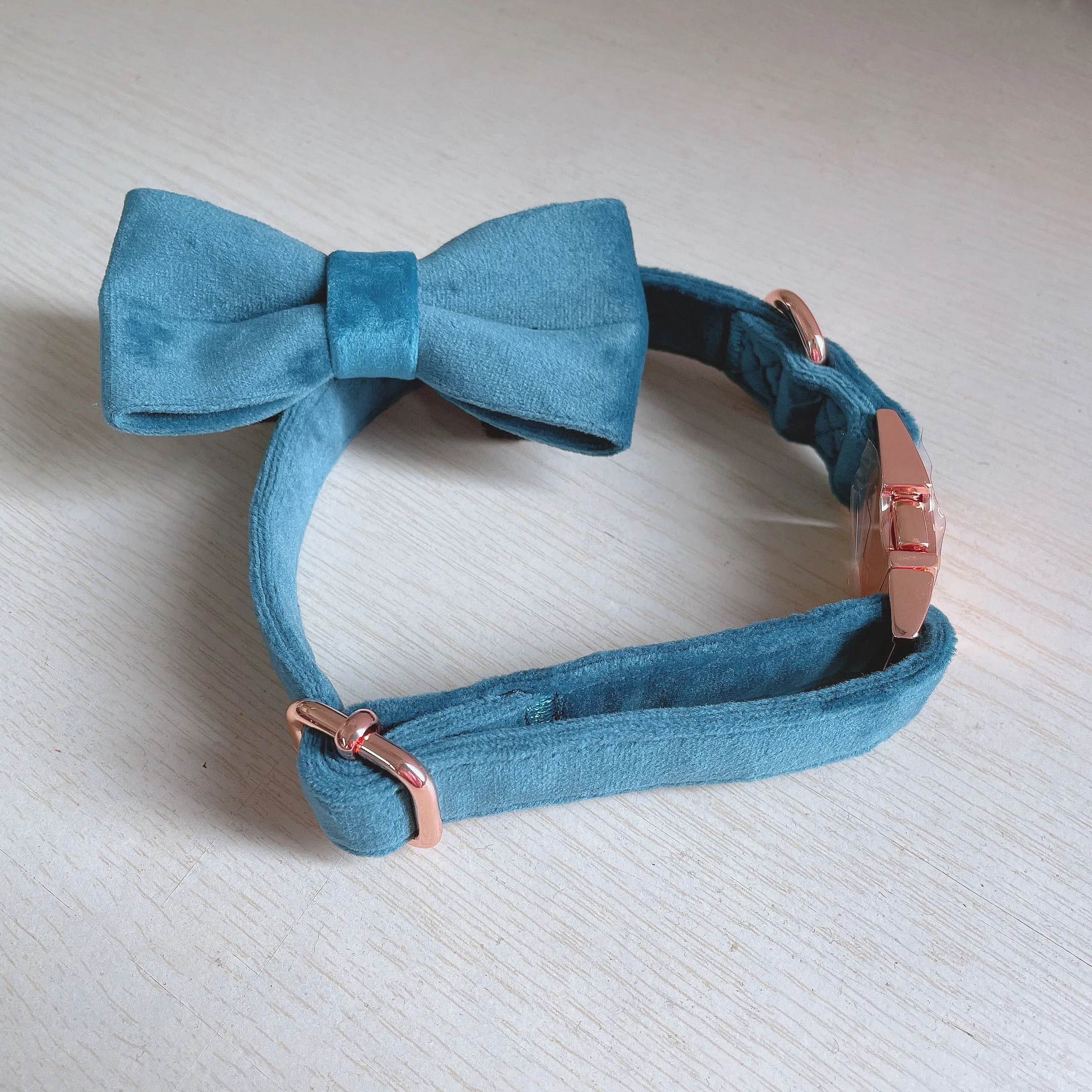 Top Seller Luxury Soft Comfortable Velvet Dog Collar and Leash Bow Tie Pet Supplies Puppy Necklace Custom Logo