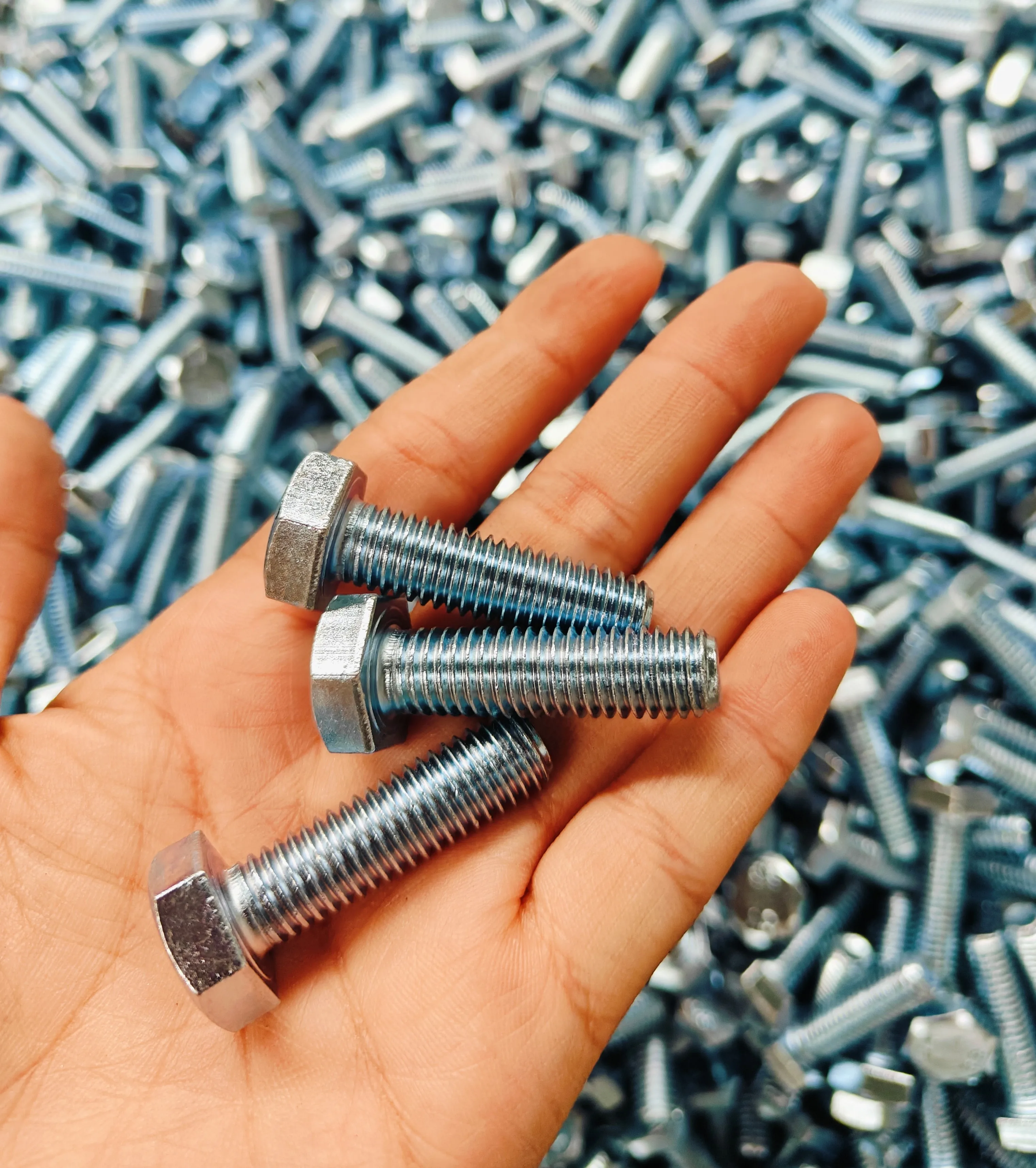 DIN931 DIN933 metric carbon steel hex bolt zinc grade 4.8 bolt and nut screw washer China manufacturing wholesale price
