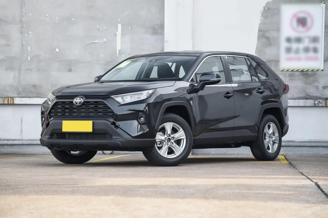 Подержанные автомобили Toyotas RAV4 Prime для продажи довольно подержанные