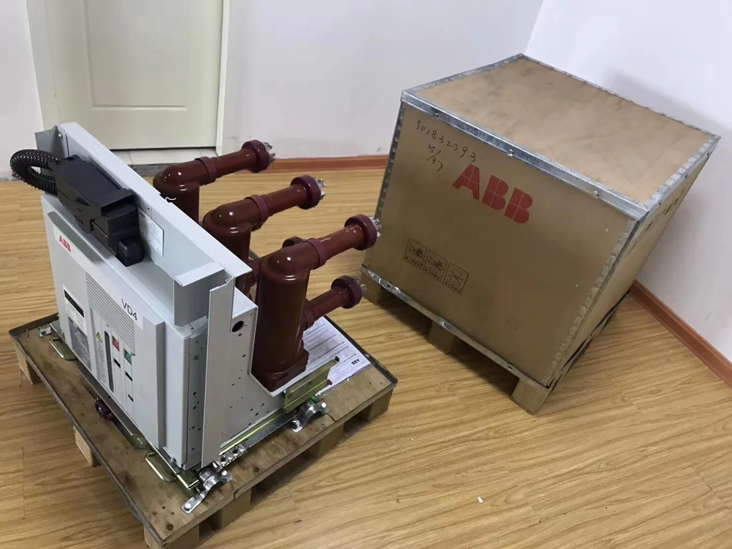 VD4 12.16.32 Vacuum Circuit Breaker VCB Original Brand and New Product