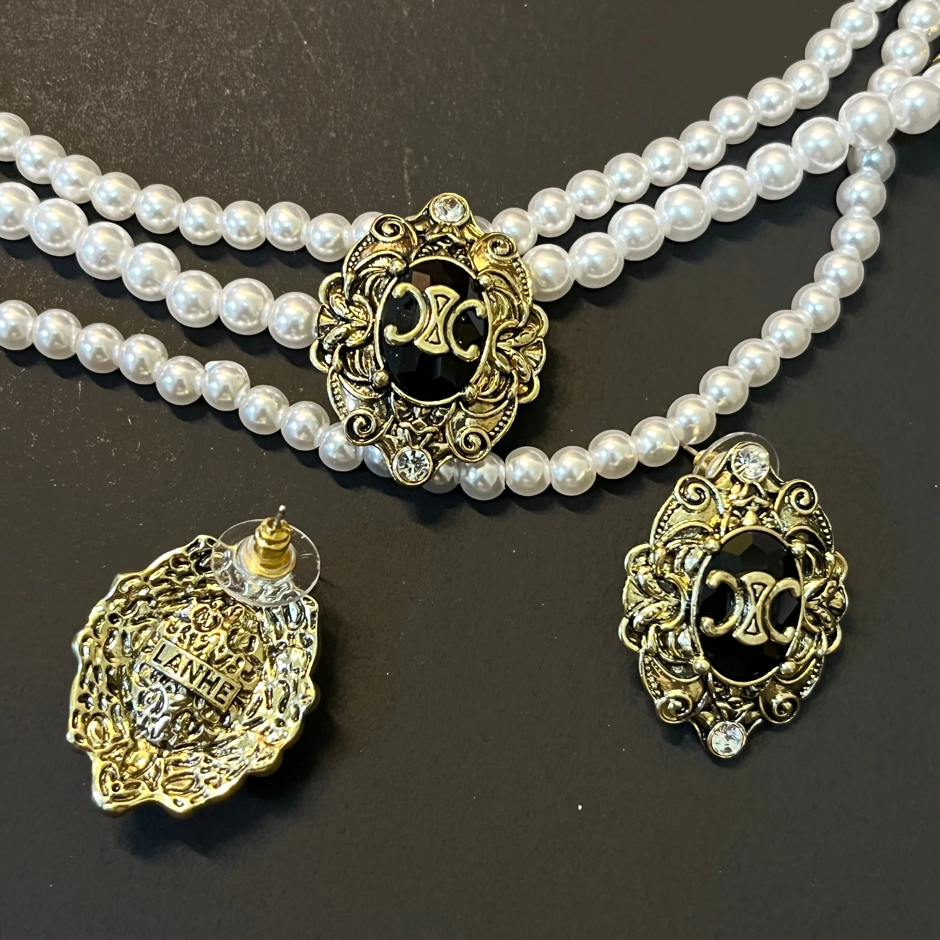 Europe and the United States heavy industry multi-layer pearl necklace female choker niche high-grade sense choker accessories