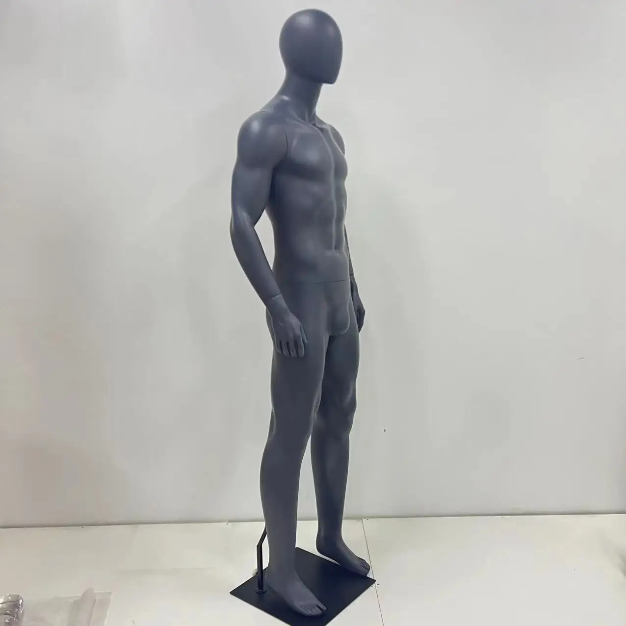 Wholesale fitness muscle male mannequins gray full body sports manikin men dummy torso stand for athletic clothing display
