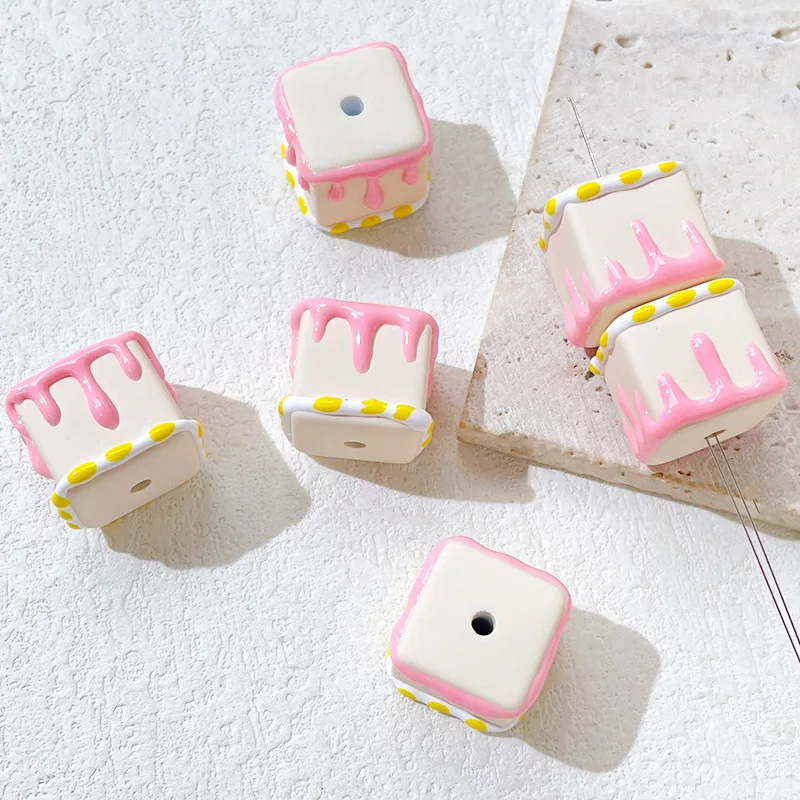 2023 DIY 18*16mm plating cartoon pink heart love print round acrylic beads bulk hand painted beads for phone chain pen making