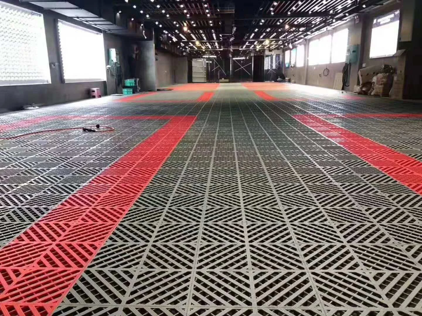 China  Interlocking Garage Floor Tiles Anti Slip Car Wash Drainage Plastic Pp For Car Detailing 4s Car Wash Shop