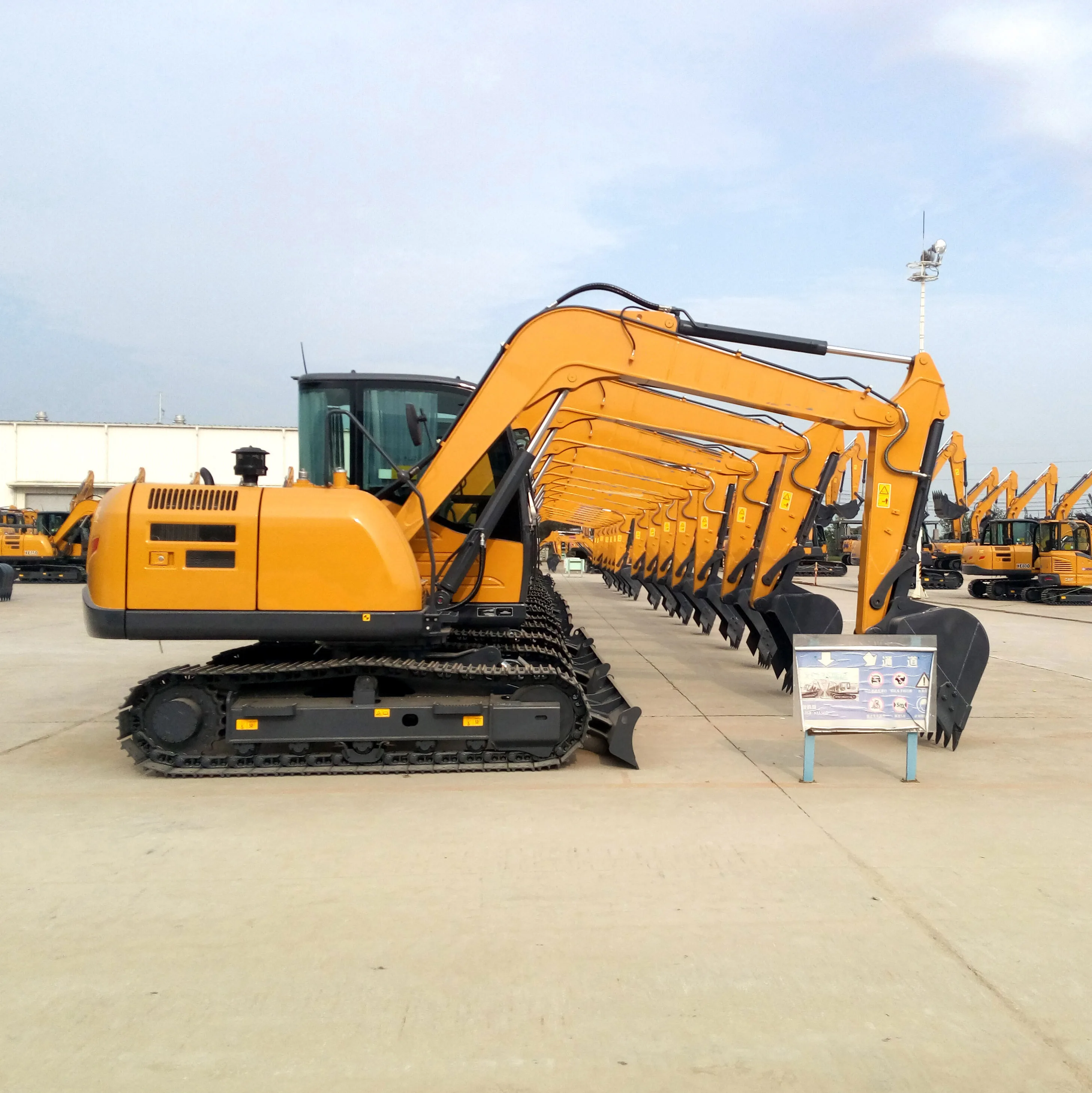 China Famous Brand mini excavator 8Ton crawler excavator XE80 with cheap price