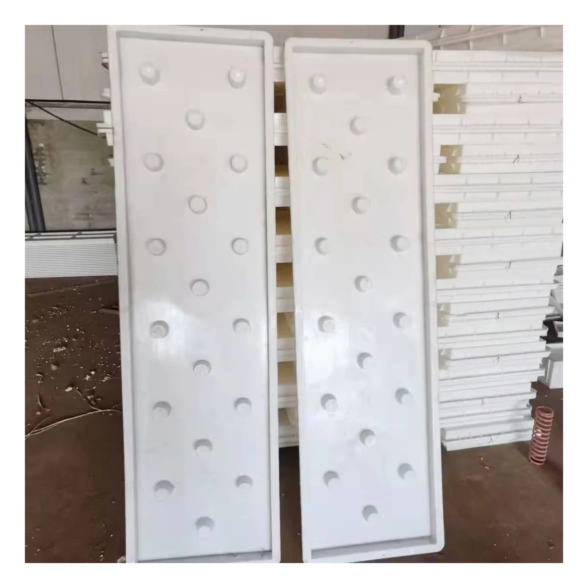 Steel Mesh Protective Isolation Pile Cement Pole Upright Concrete Fence Mould
