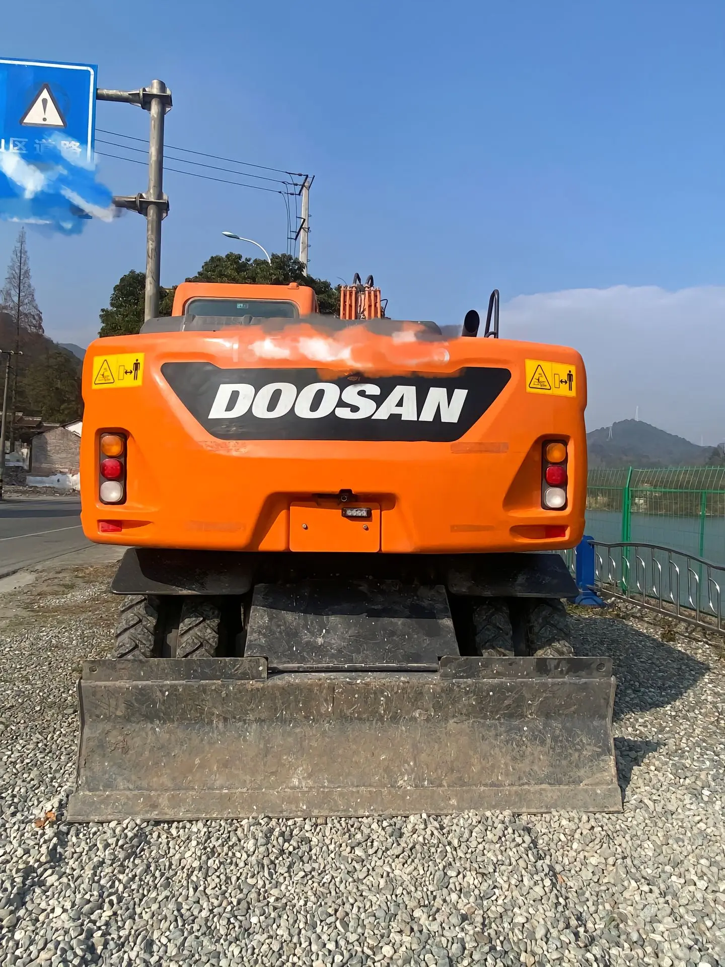Заводская оптовая продажа низкая цена 20 тонн подержаного экскаватора Doosan DX200 средний колесный экскаватор