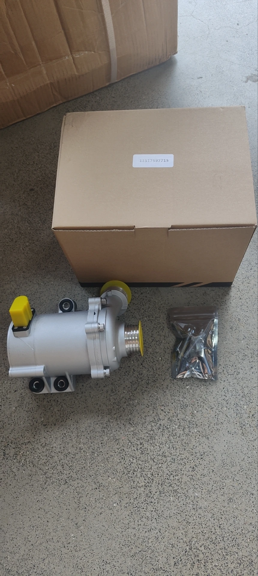 Wholesale Price Car Engine Coolant Electric Water Pump 11517597715 11515A05704 For BMW 335xi 335i 135i 535i Auto Spare Parts