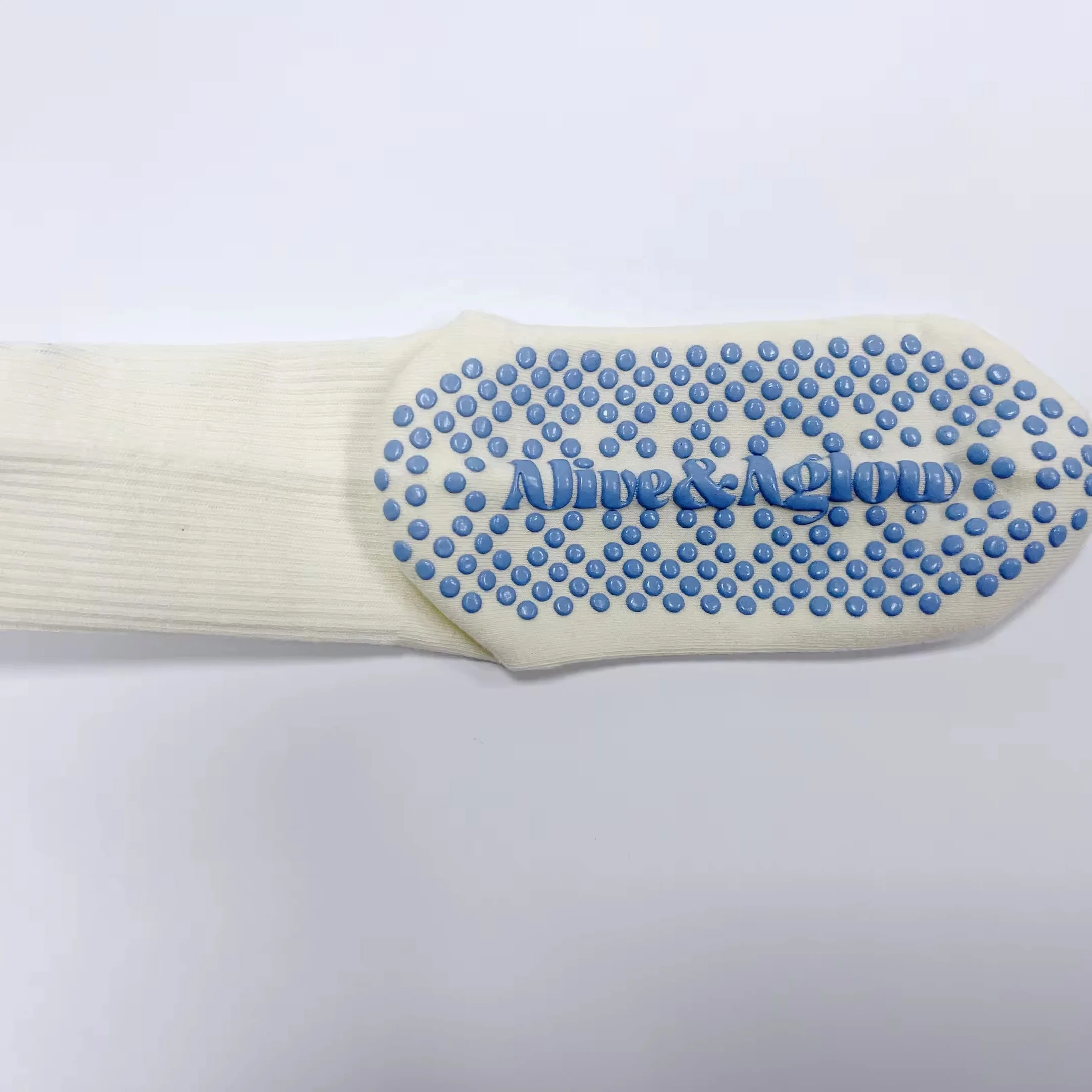 2024 Fashion Novelty Antislip Gym Pilates Grip Ankle Crew Socks With Custom Cartoon Letter Embroidery Logo For Women Bottom