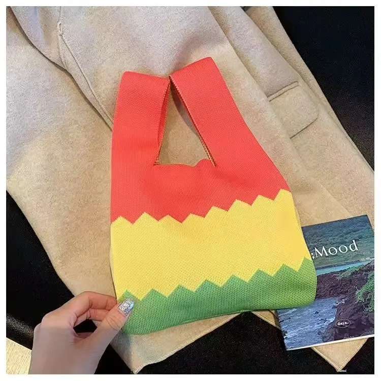 Spot portable beautiful fashion women wrist handbag daily travel convenience casual bento bagJapanese casual beautiful Tote bag