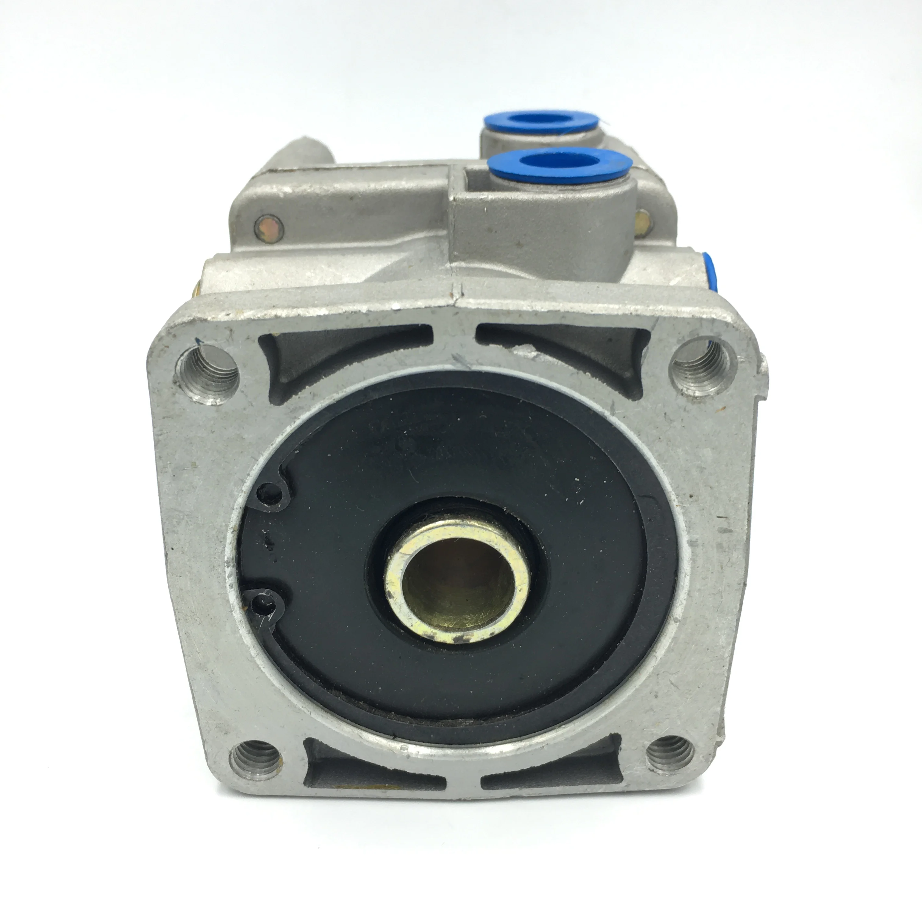 Manufacturer sales of high quality two - chamber brake valve and brake total cylinder for YUEJIN