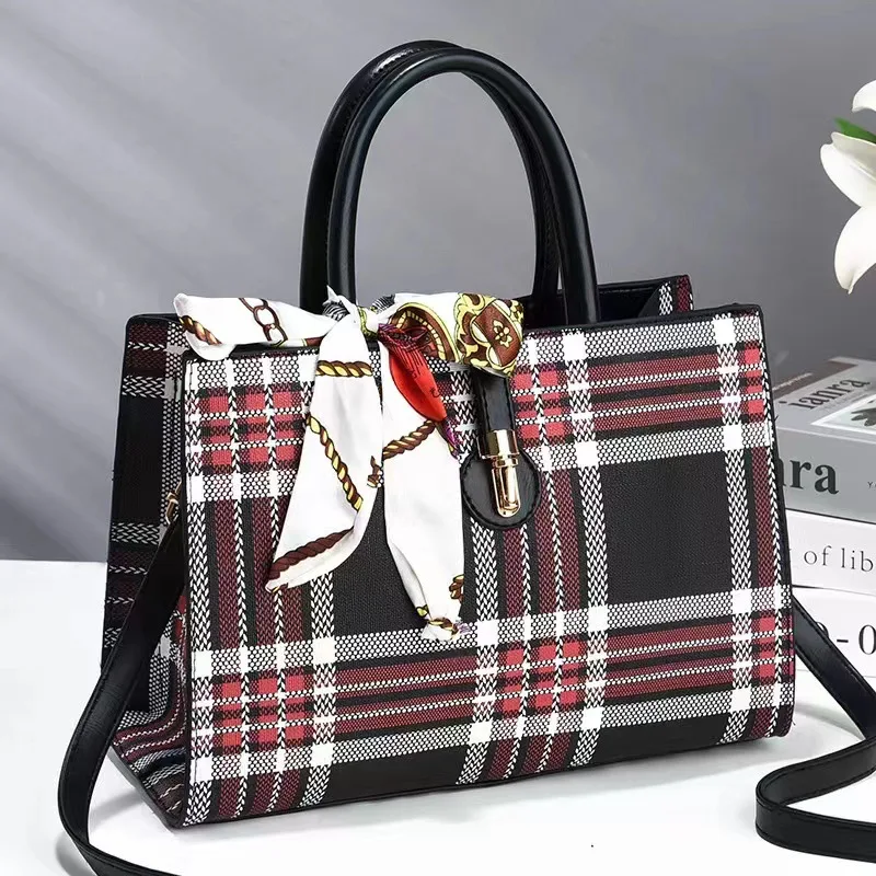 2022 Latest Plaid Wholesale Customized Handbags High Quality Luxury Designers Handbags Large Spring Tote Hand Bag