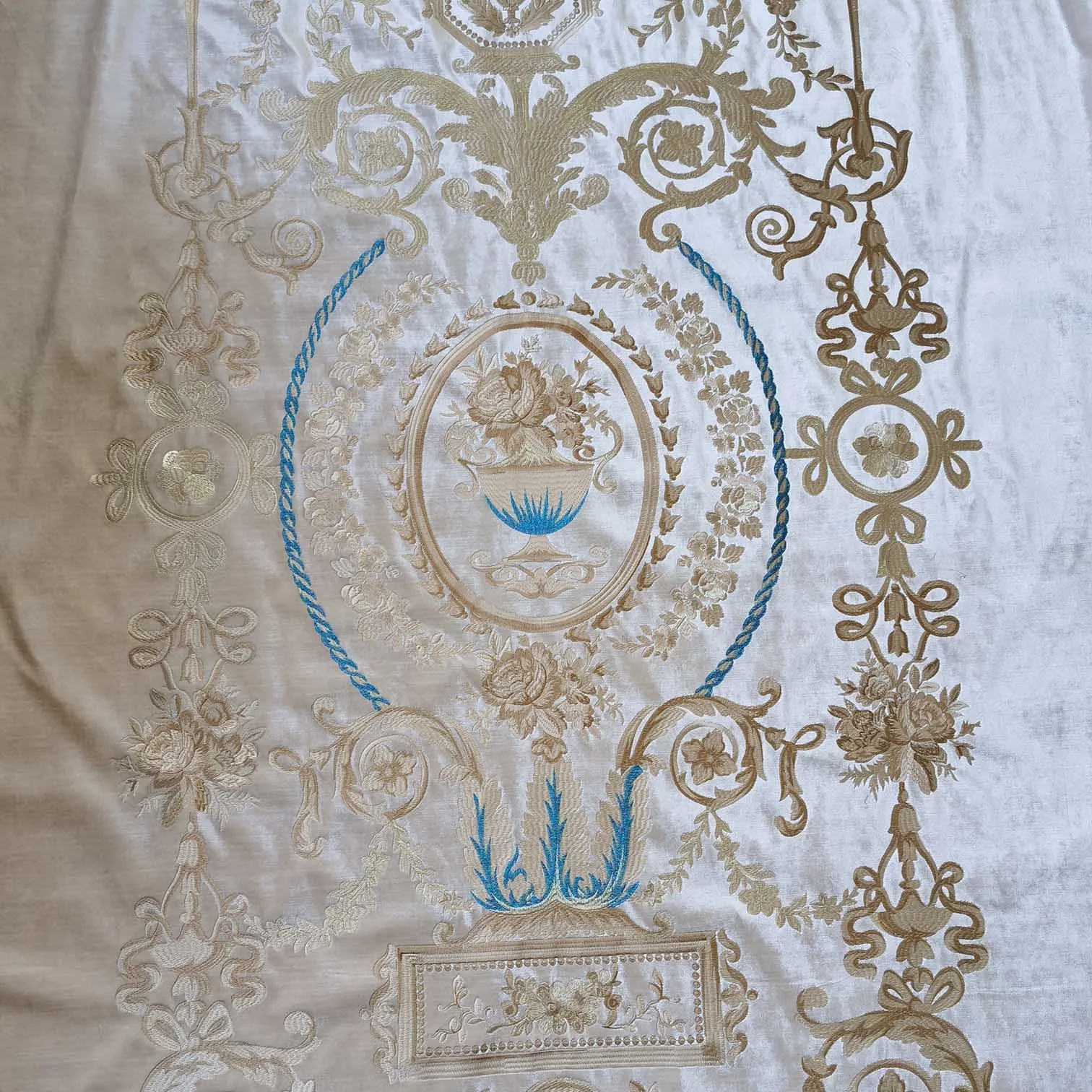 Modern Luxury Velvet Fabric Tissus Ameublement Canap Africaine Embroidery Sofa Curtain Fabric