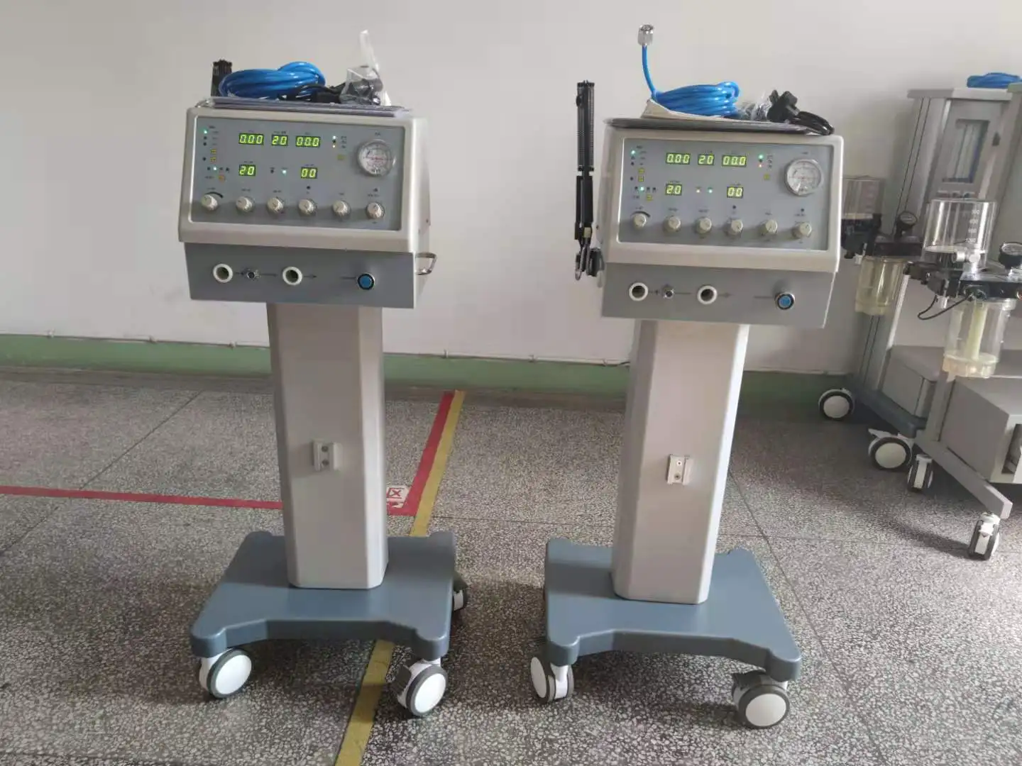 Manufacturer of ICU Lung Ventilator Heated Humidified Medical ICU Portable Respirador in Breathing Apparatus