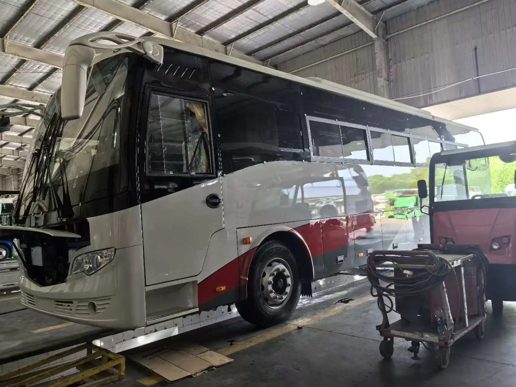 Top Quality in Integral Power Steering Gear Design Higer Coach Bus Offers a Luxurious and Comfortable Seating Experience