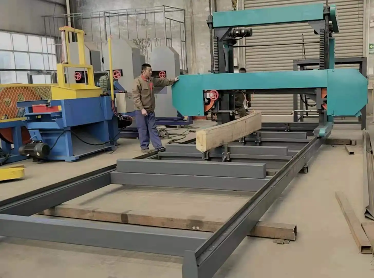 Machine Working With Feed China Wood Cutting Industrial Sawmill Woodworking Horizontal Band Saw