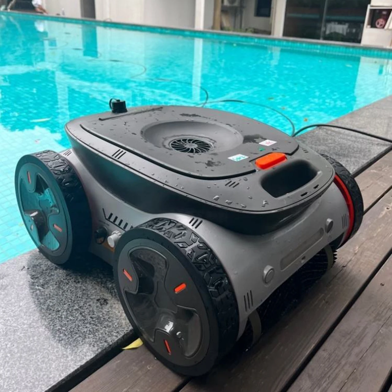 Robot Pool Vacuum Cleaner Cordless Wall Climbing Latest Swimming Pool Cleaner Cleaning Equipment Robotic Vacuum Accessories