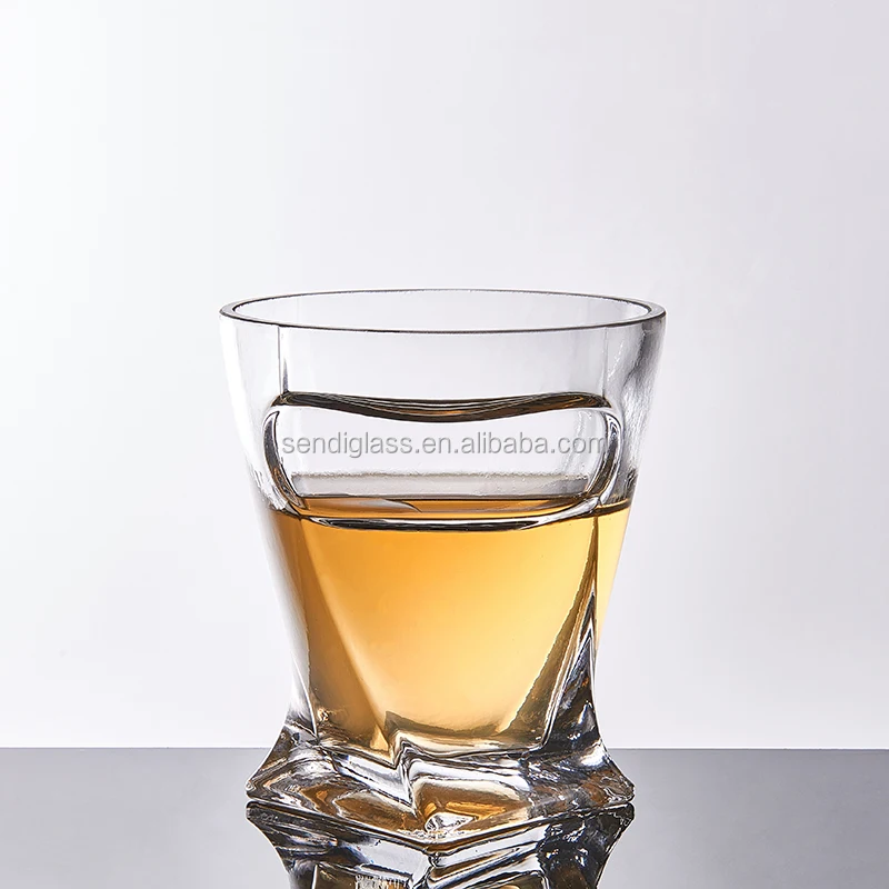2021 Amazon Hot sell  Crystal clear 300ml Round Twisted Whiskey glass With Cigar Holder
