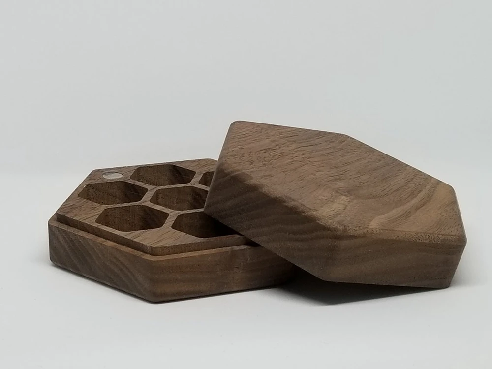 Laser Engraving Available Walnut Wood Honeycomb Hexagonal Hardwood Dice Box