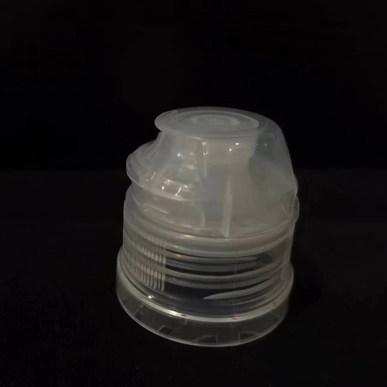 High Quality Pco1881 Pco1810 Silicone Dispenser Sports Water Flip Top Spray Caps PE Plastic Squeeze Spout Bottle Cap