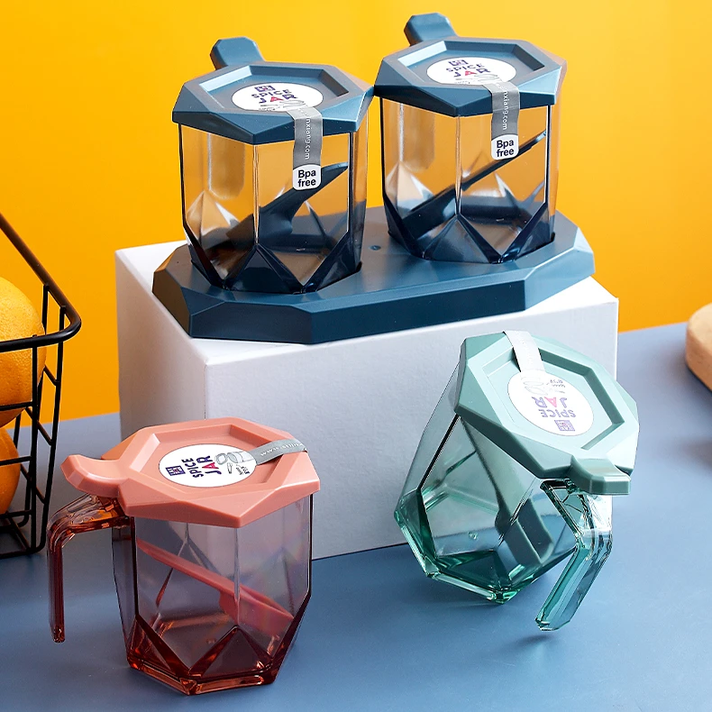 Factory direct price High Quality Modern design Kitchen plastic seasoning pot 2pcs/set seasoning bottle with spoon