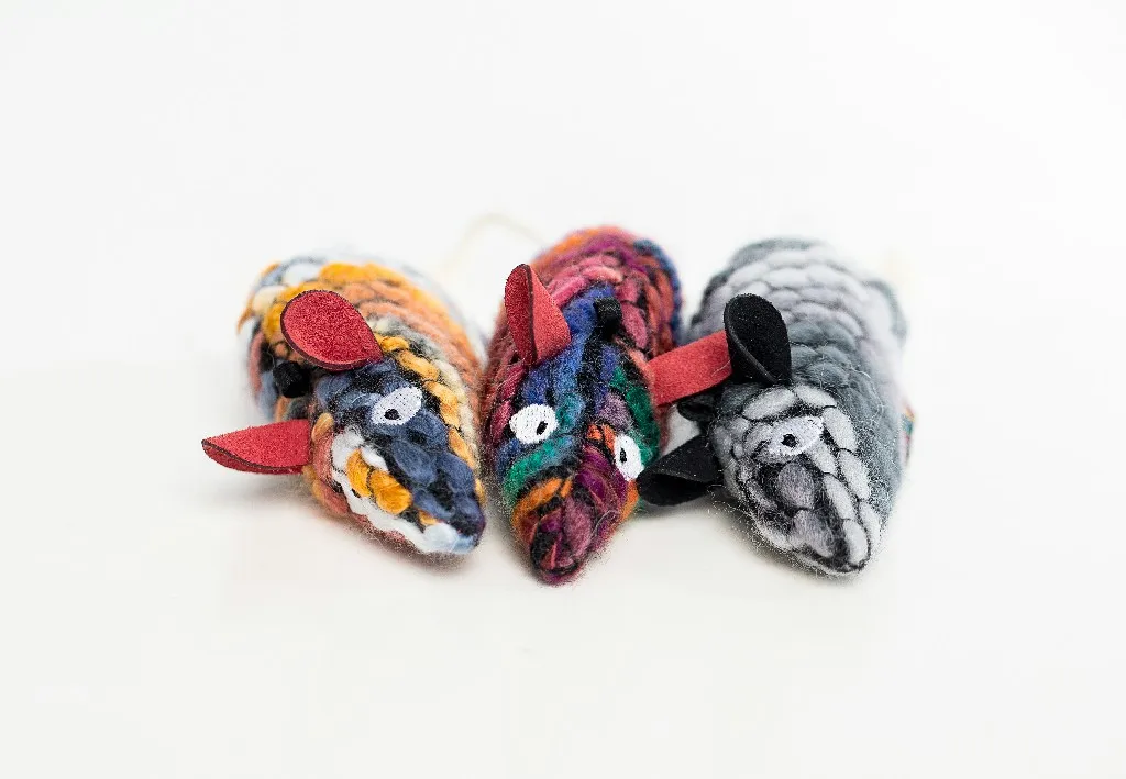 Cat toy mouse with natural catnip and realistic mouse sound