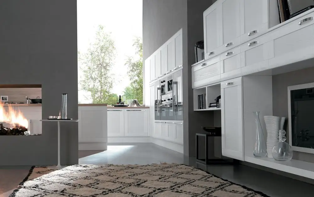 Индивидуальный кухонный шкаф из массива дуба с белой краской