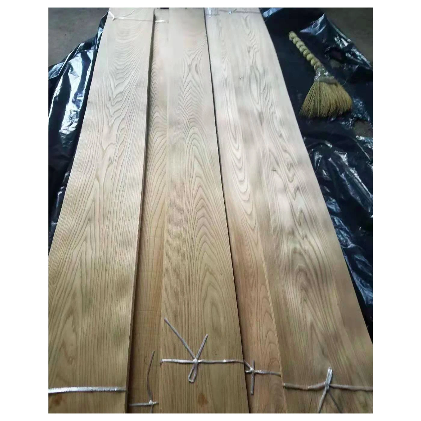 Export Grade of Chinese elm wood veneer for mdf and plywood