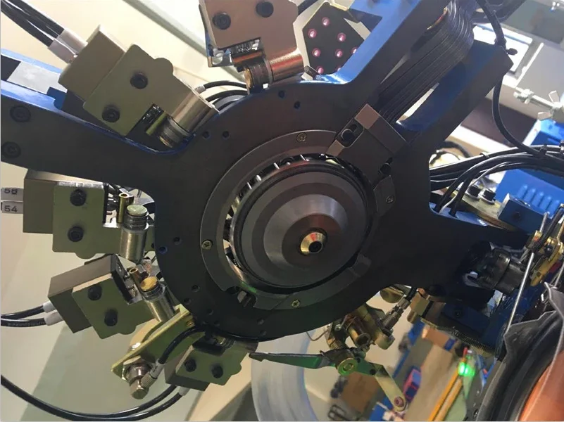 Single cylinder computerized socks making machine