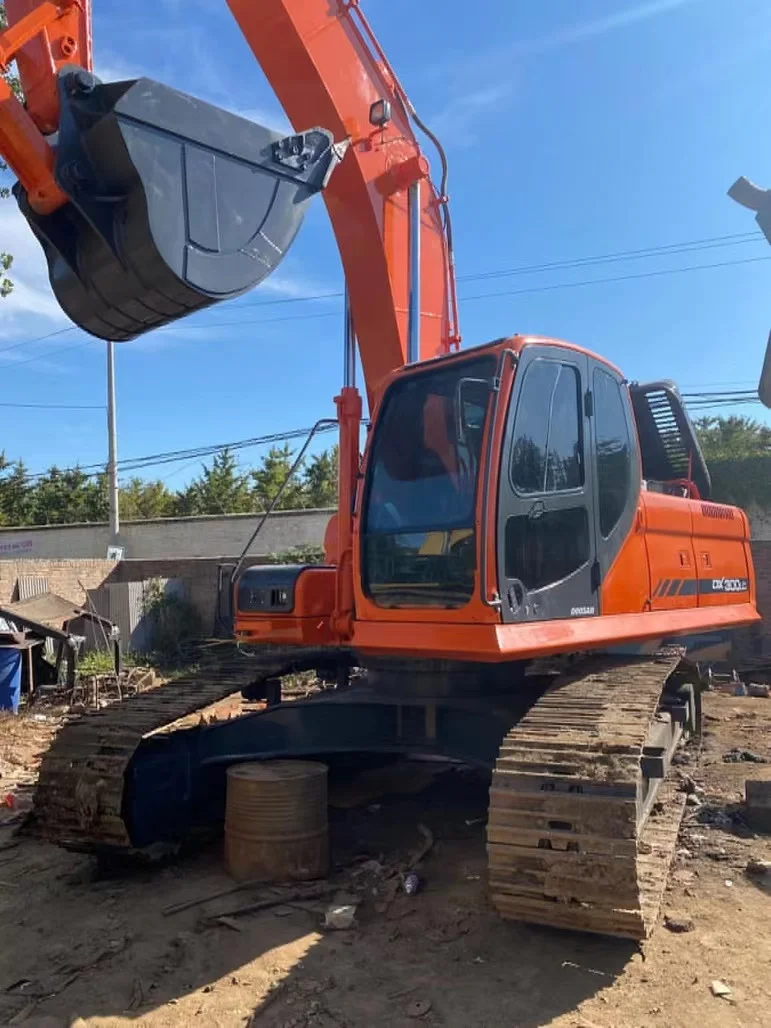 Хорошая цена подержанного оборудования Doosan DX300 экскаватор в хорошем состоянии