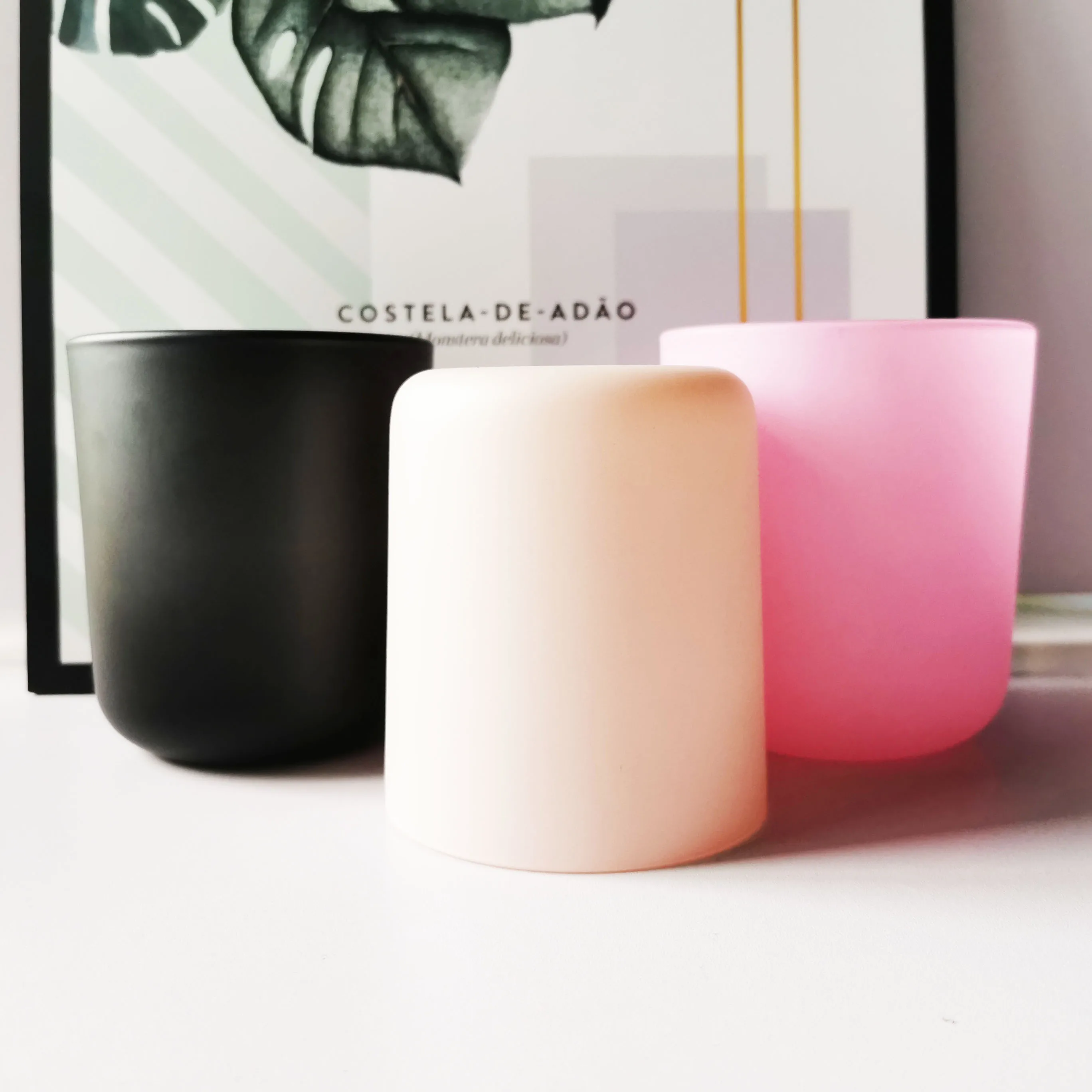 
2020 hottest selling 10oz 12oz matte black glass candle jar with wooden lid,black candle holder 