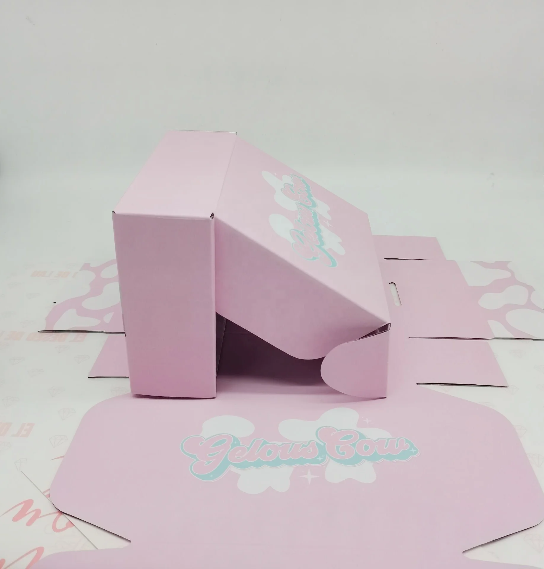 Custom Color and LOGO Paper Boxes Mink Eyelash Gift Packaging Box For Online Store dedicated Packing
